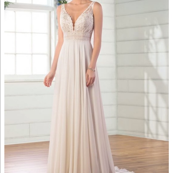 Essence of Australia Wedding Dress - Picture 2 of 2